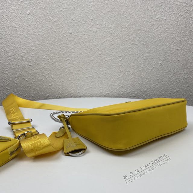 prada女包 普拉達專櫃新款斜挎包 1BH204 Prada新款nylon Hobo手拎包 腋下包  pyd2220